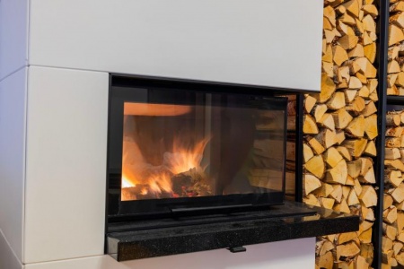 Pourquoi installer un insert de cheminée pour optimiser votre chauffage